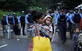 [ẢNH] Người di cư Honduras chạy trốn đói nghèo, ầm ầm đổ về biên giới Mỹ
